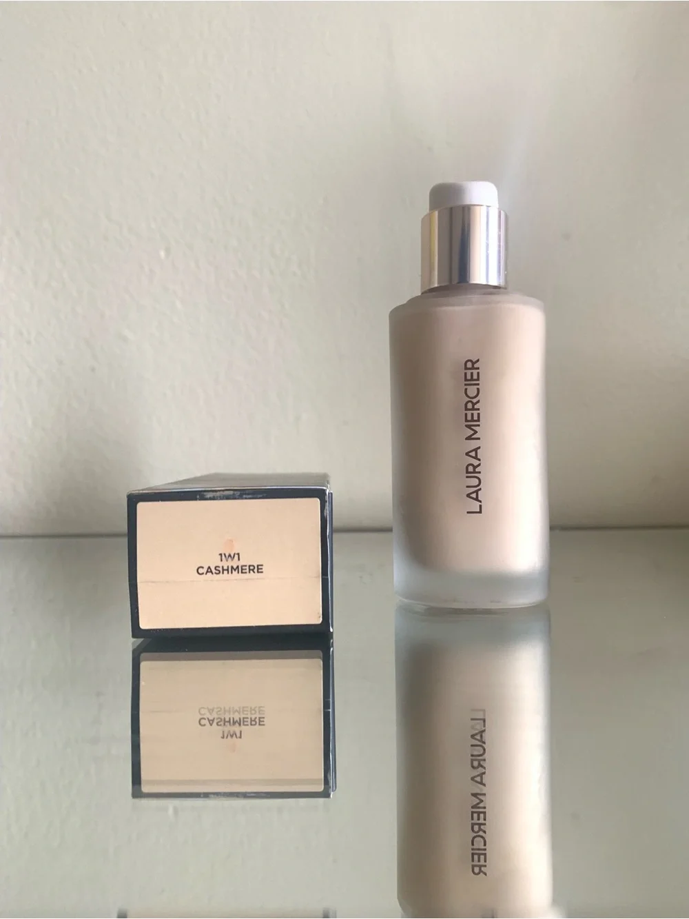 LAURA MERCIER Real Flawless Weightless Perfect Foundation-1W1-Cashmere-READ!